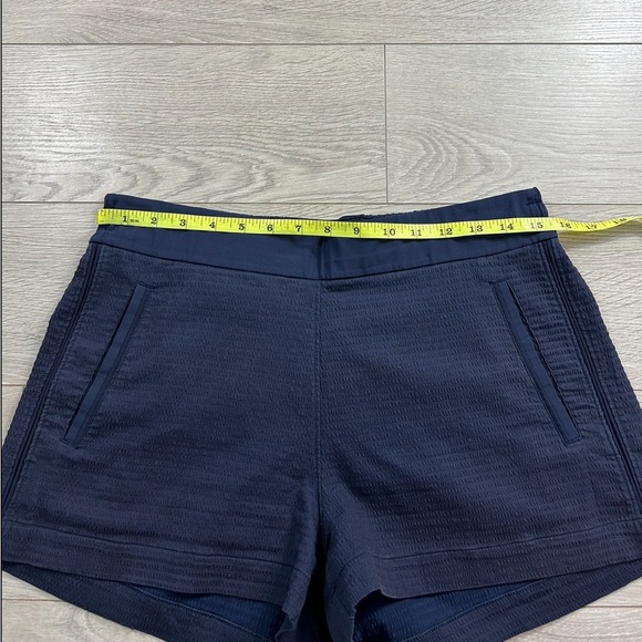 Lululemon Pack Light Shorts (2.5") Midnight Navy - Picture 9 of 13